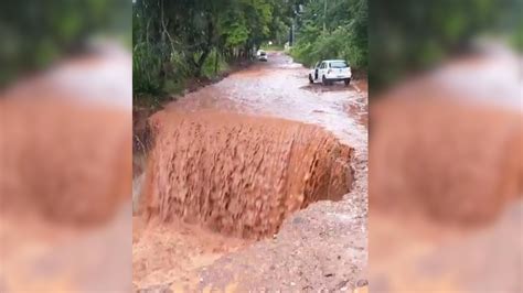 Moradores do bairro Chácara dos Poderes ficam ilhados após chuva