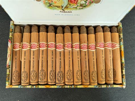 Romeo Y Julieta Coronitas En Cedro Dress Box Of Cigars In Cedar