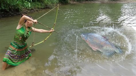 Survival Skills Fabrication Of Bows And Arrows Catch Big Fish