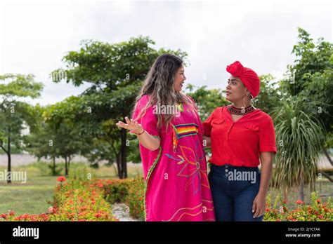 Latina frauen Fotos und Bildmaterial in hoher Auflösung Alamy