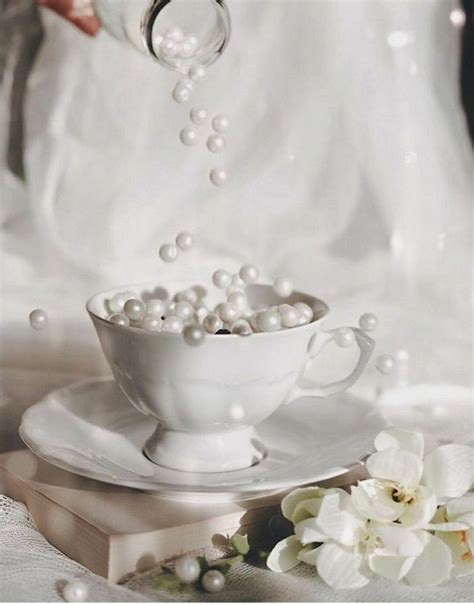 Pin By Emma Biondi Della Sdriscia On Shades Of White Pearl Aesthetic