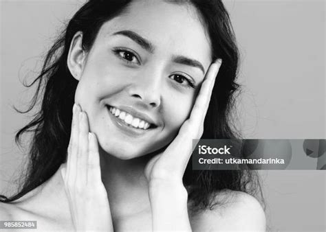 potret wajah wanita cantik gadis model cantik  perfect fresh