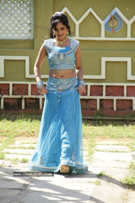 Madhavi Latha Hot Stills Photo 9 Of 98