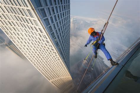 These Photos Of Window Cleaners In Dubai Arent For The Faint Hearted