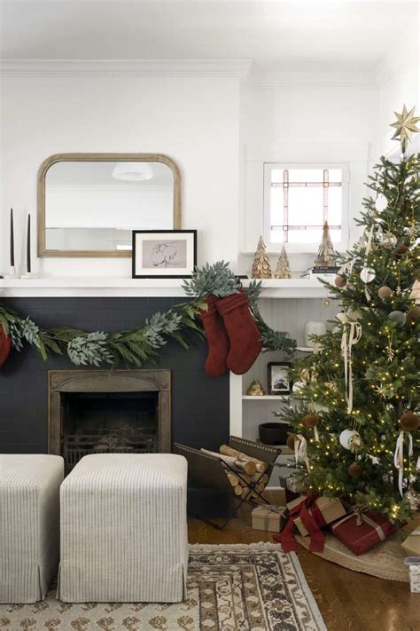 40+ Elegant Christmas Mantel Decor Ideas