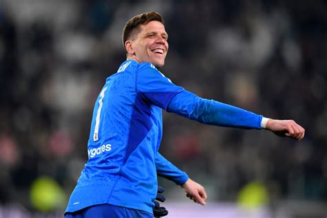 Arsenal consider move to bring Szczesny back from Juventus - report