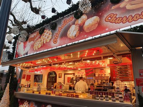 7 must-have foods at Dutch Christmas markets | DutchReview