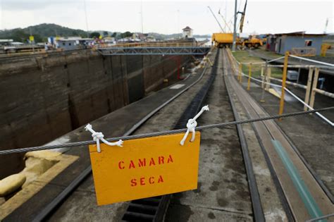 Canal De Panamá Reduce El Tránsito A 18 Buques Diarios