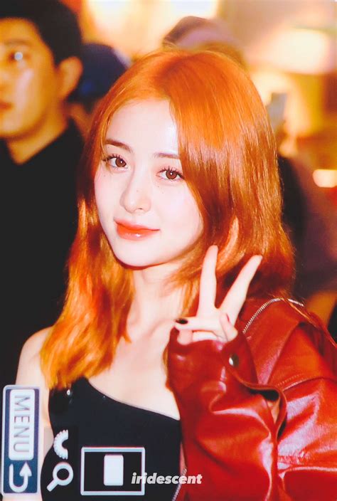 Le Sserafim Huh Yunjin Who Dyed Her Hair Orange In Real Time Pannkpop