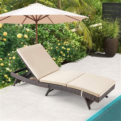 Runesay Wicker Outdoor Patio Chaise Lounge Chairs Adjustable Poolside