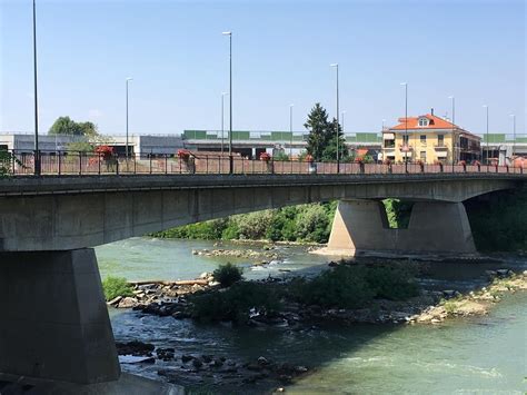 A Moncalieri Spunta Una Barca Rovesciata Nel Fiume Prima Torino