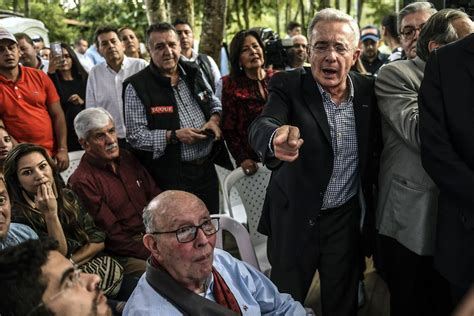 Expresidente Álvaro Uribe Echa Atrás Con Su Renuncia Al Senado De