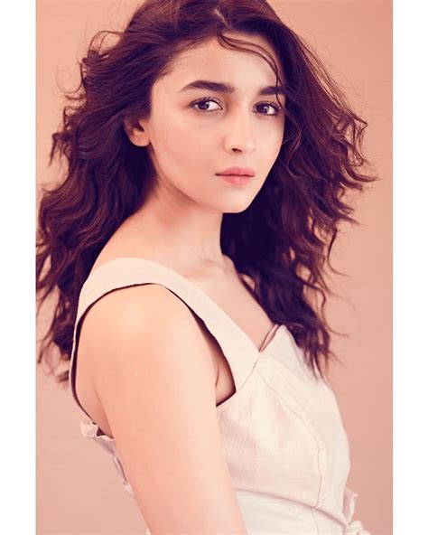 Actress Alia Bhatt Latest Instagram Stills Social News Xyz