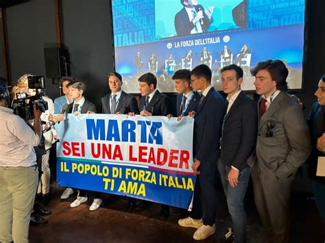 Forza Italia La Convention A Milano E Il Video Di Berlusconi La