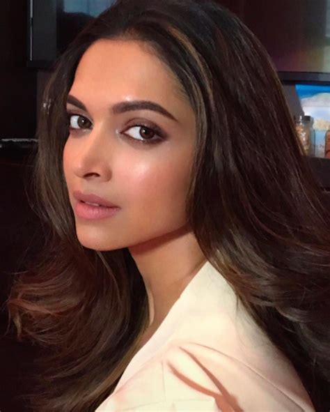 Steps To Achieve Deepika Padukone S Nude Look Missmalini