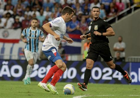 Em súmula árbitro relata invasão de torcedor do Bahia após fim do jogo