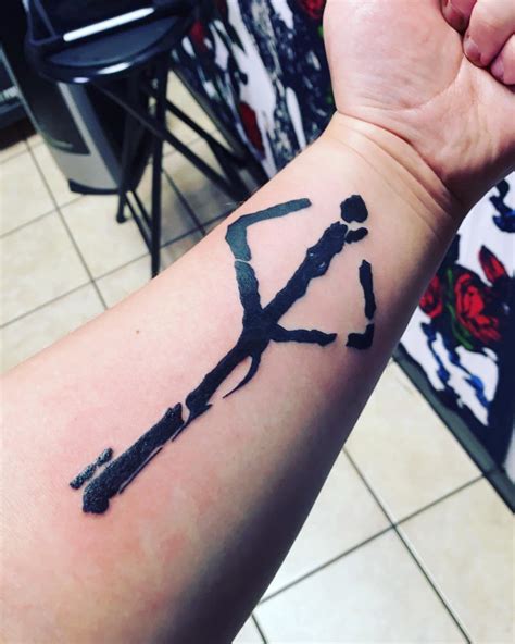 I got the Bold Hunters Mark tattoo yesterday I love it! : r/bloodborne