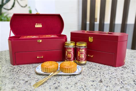 Eu Yan Sang Premium Birds Nest Mooncakes With Red Dates Orange Peel