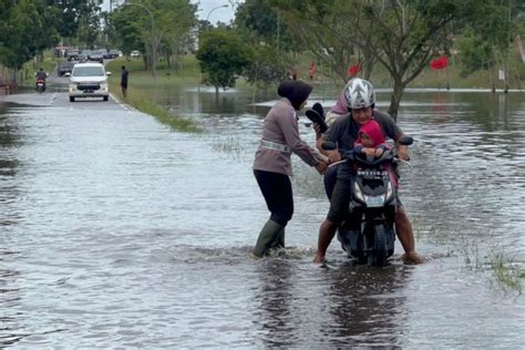 Foto Musim Hujan Ada Peluang Motor Mogok Jangan Distut Bahaya