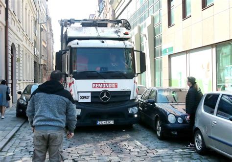 Wolna amerykanka w centrum miasta Zobacz jak wygląda parkowanie na