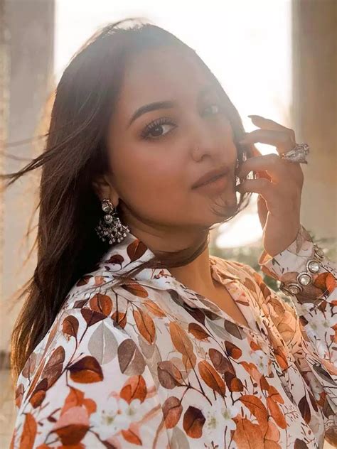 Exclusive Sonakshi Sinha To Dance In The Remake Of Madhuri Dixit S