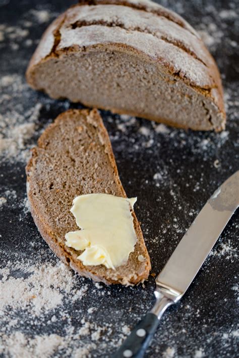 Vollkornbrot Mit Sauerteig Mit Roggen Und Weizenvollkornmehl