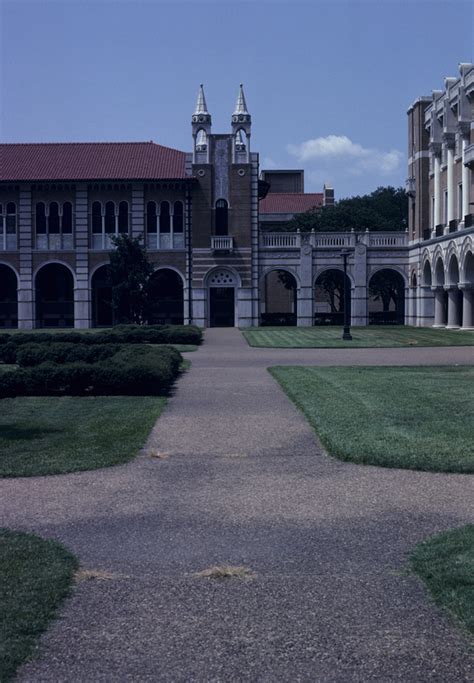 Robert H. Herring Hall at Rice University - Larry Speck