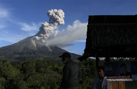 Gallery: Mount Sinabung eruptions intensify