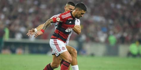 Flamengo E Fluminense Empatam Em Clássico Eletrizante No Maracanã