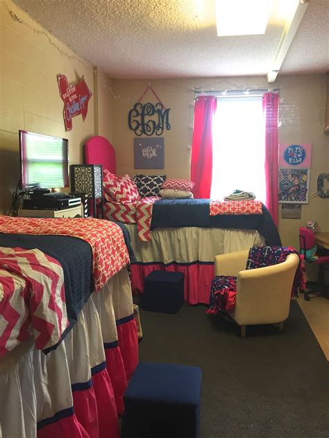 Freshman Dorm Room Anchors And Pearls