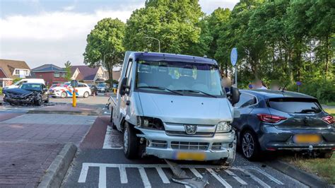 Gewonde Na Ongeval Met Drie Voertuigen In Klazienaveen Oozo Nl