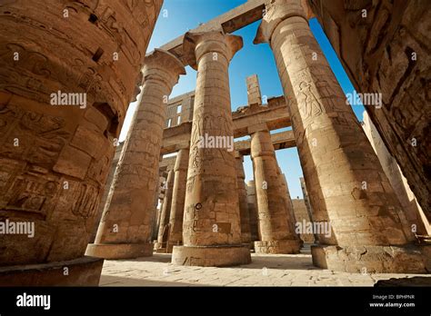 Gran sala hipóstila salen de Karnak ubicado dentro del complejo del