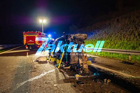 Vollbremsung Vor Blitzer Unfall Mercedes Kaum Noch Erkennbar