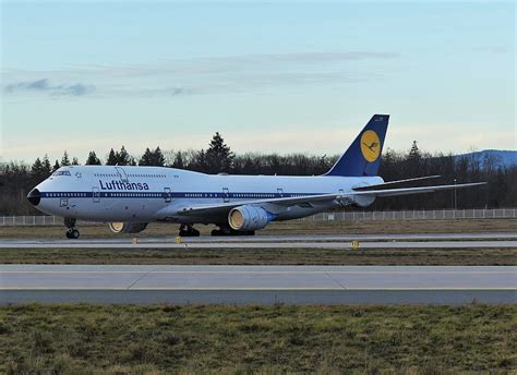 Lufthansa Boeing D Abyt Im Retro Special Colour Scheme