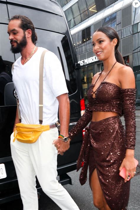 Lais Ribeiro Et Son Fianc Joaquim Noah Arrive La Soir E Revolve