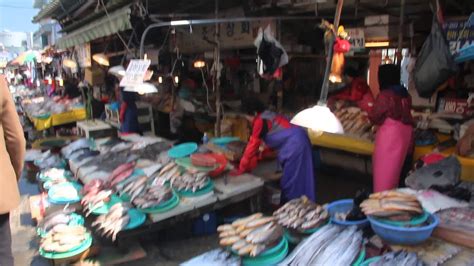 Outdoor Fish Market In Busan Korea Youtube