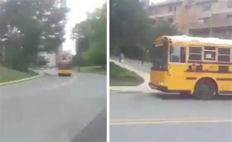 ¿sabes Qué Ocurre Con El Tráfico En Canadá Cuando Un Autobús Escolar Se