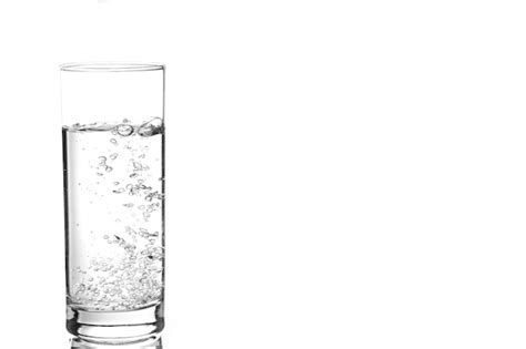 Premium Photo Sparkling Water In Glass