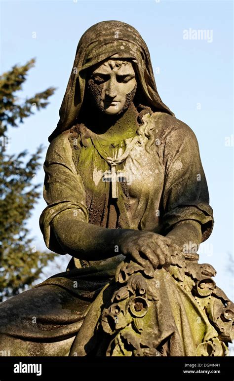 Sculpture Grieving Woman Weathered Historic Hi Res Stock Photography