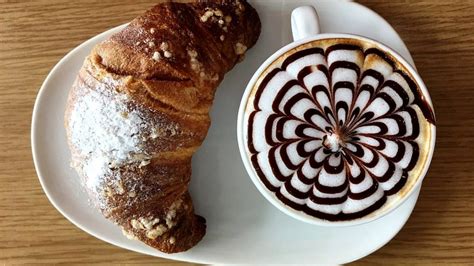 Cappuccino E Brioches A Colazione I Migliori Bar A Como