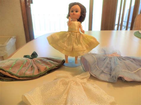 Cosmopolitan Ginger Doll C 1957 Cha Cha Heel With 4 Outfits 8