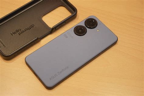 ASUS好きのZenBlogゼンブログ on Twitter 普段ライノシールド付けてるからZenfone 9の裸のコンパクトさに