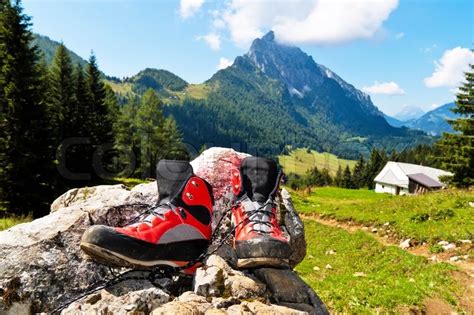 Wanderschuhe Zum Wandern In Den Bergen Stock Bild Colourbox