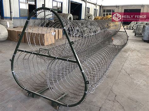rapid deployment razor barrierwire mesh fence wind break fence