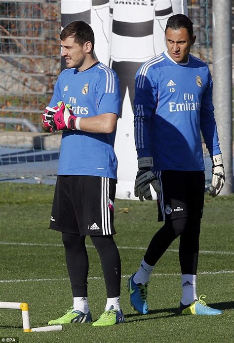 Keylor Navas Reveals Pride After Real Madrid Goalkeeper Obtains Spanish Citizenship Daily Mail