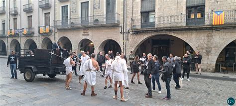 La Policia Municipal De Girona Protesta Convertint Els Agents En Esclaus