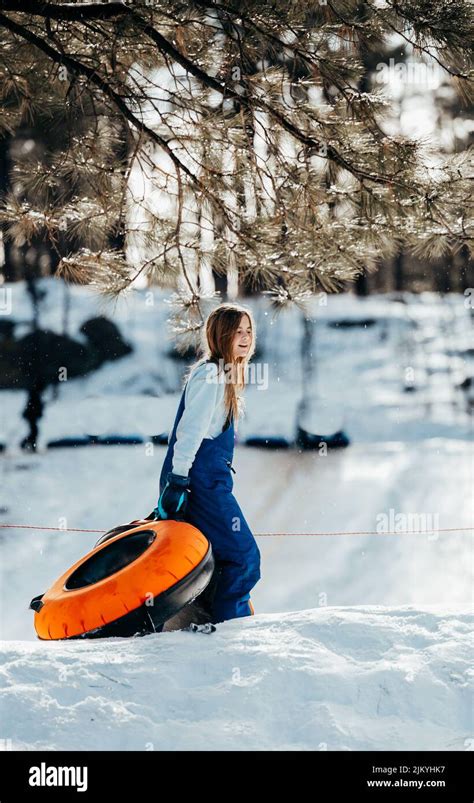 Kids playing the Snow and Tubing Stock Photo - Alamy