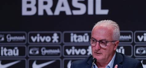 À frente da Seleção Brasileira pela primeira vez Dorival Júnior