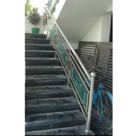 Silver Panel 304 Grade Stainless Steel Railings Mounting Type Floor