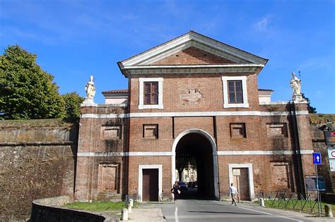 Porta San Donato Lucca Bluefootedbooby Flickr